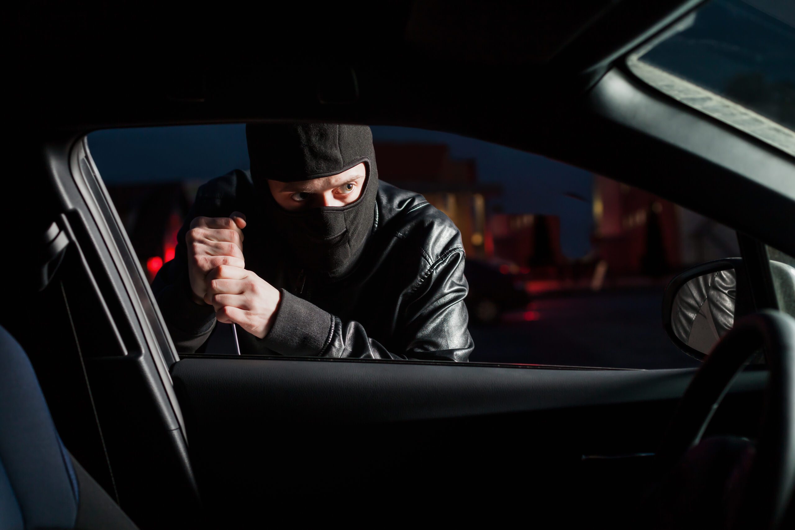 Jak samemu zabezpieczyć samochód przed kradzieżą?